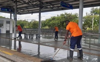 Personal del Sistema MIO se unió en una jornada de limpieza para recuperar su infraestructura